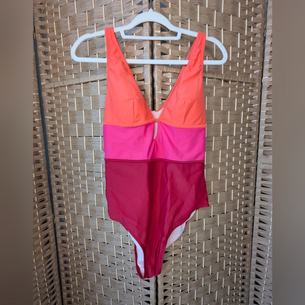 Women's color block one piece swim suit